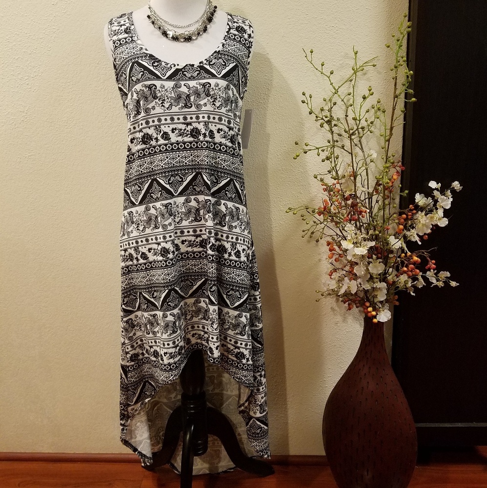 🛍Sweet Sleeveless Black/White Long Dress Large